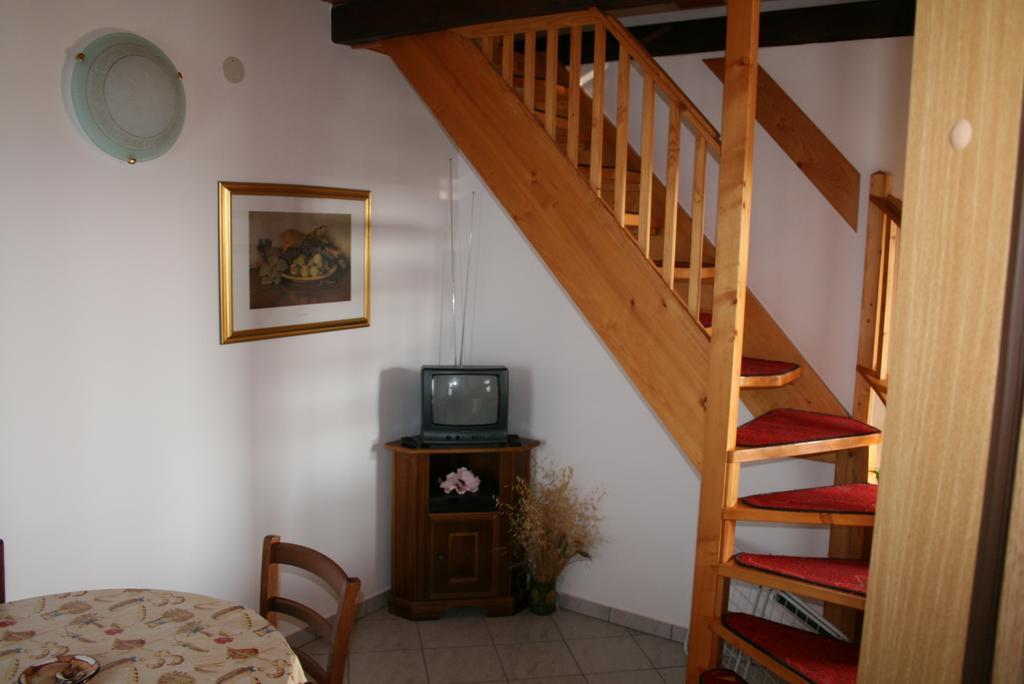 Apartment Pokrajac Ровиньско село Номер фото